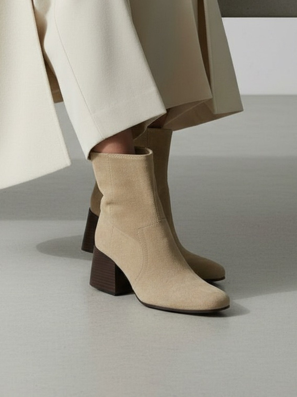 Blondo Salome Waterproof Taupe Suede Block Heel Ankle Boot Sz 8.5 Quiet Luxury